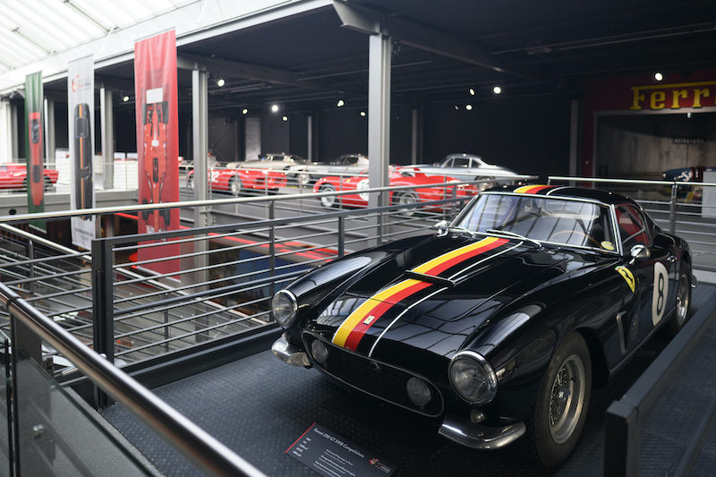 Artikelbild Kölner Karneval – Oder: ein Mercedes im Ferrari-Kostüm