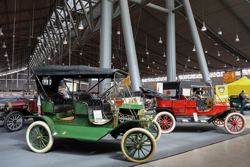 Zwei Ford Model T an der Retro Classics Stuttgart 2024 (© Bruno von Rotz)