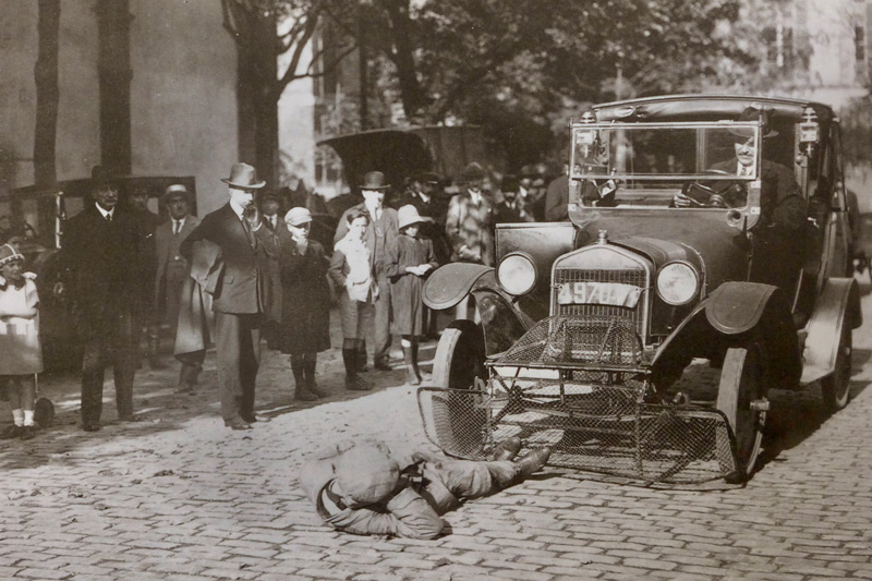 Artikelbild Auf Nebenstrassen durch die Automobilgeschichte (2): Das “Recht”, Tiere zu überfahren
