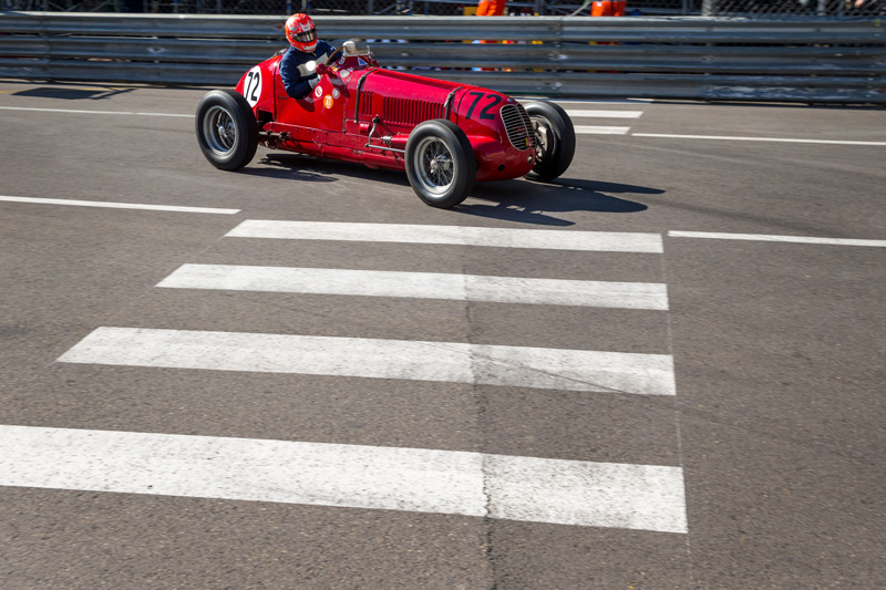 Maserati auf dem Zebrastreifen in Monaco (© Daniel Reinhard)