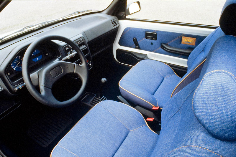 Peugeot 106 Kid (1994) – Innenraum mit Jeans-Sitzbezügen