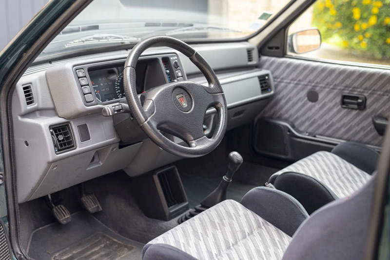 Blick ins Interieur des Rover 100 GTI von 1992 (© Artcurial)