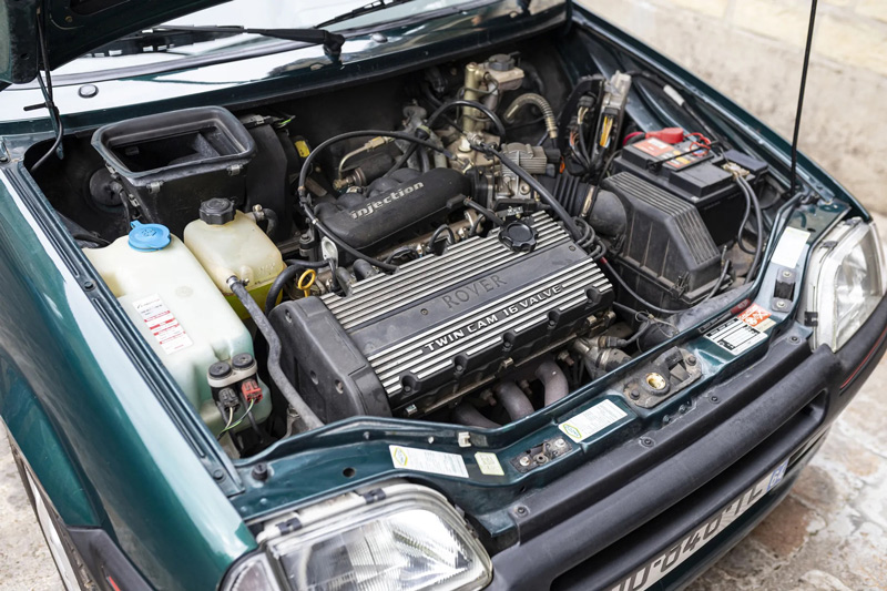 Blick auf den Motor des Rover 100 GTI von 1992 (© Artcurial)