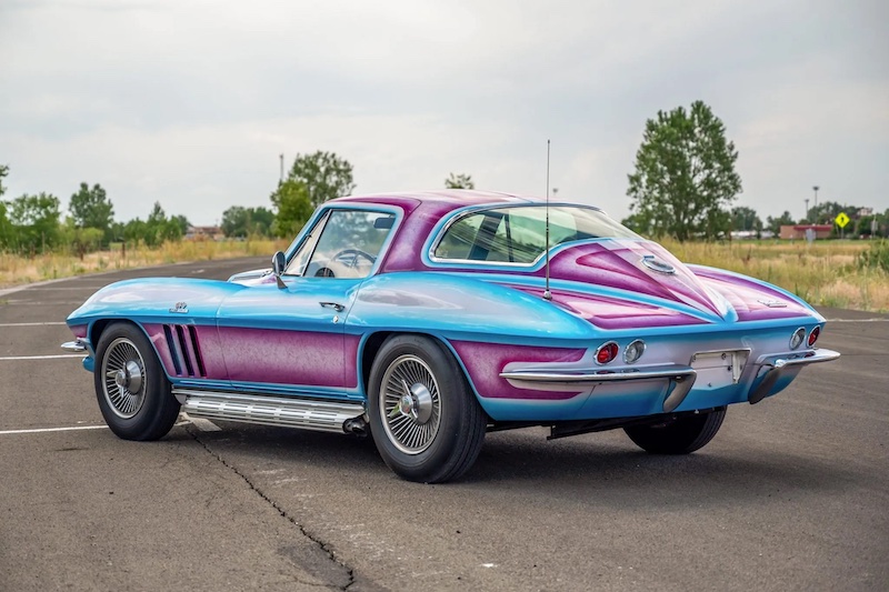 Chevrolet Corvette Sting Ray Sport Coupe 427 (1966) – vom Zweitbesitzer 1969 mit zeitgeistiger Cobweb- und Segment-Lackierung versehen