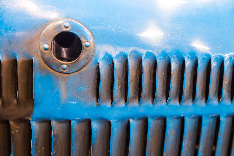 Handgeschlitzte Motorhaube