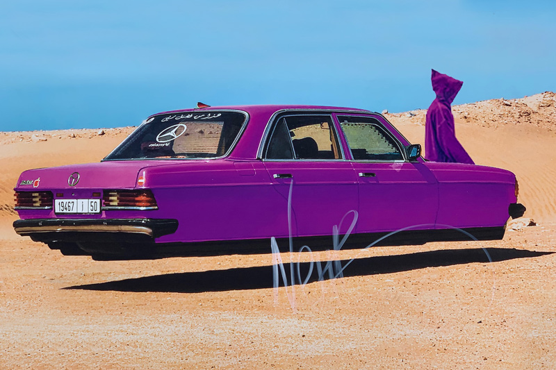 Mercedes-Benz W123 auf einem Plakat in Paris (© Bruno von Rotz)