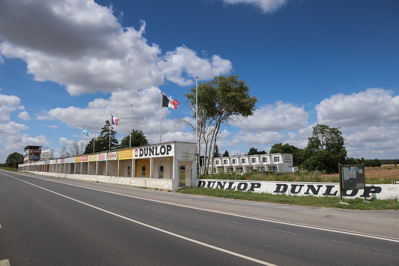 Boxenanlage des Rundkurses von Reims (© Bruno von Rotz)