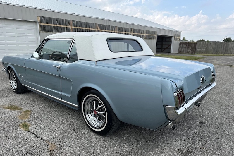 Ford Mustang (1965) – mit klappbarem GFK-Dach
