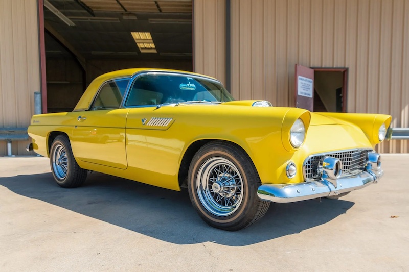 Ford Thunderbird (1955) – mit Drahtspeichenrädern – © bringatrailer