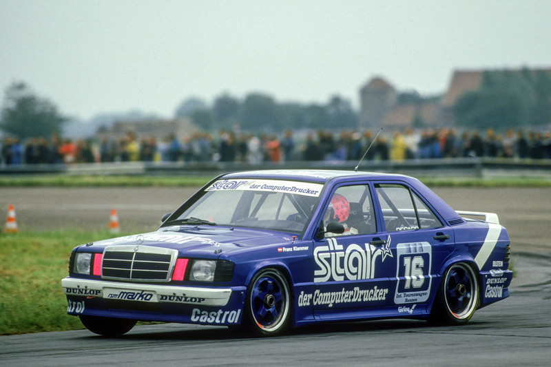 Franz Klammer auf Mercedes-Benz 190E (© Daniel Reinhard)