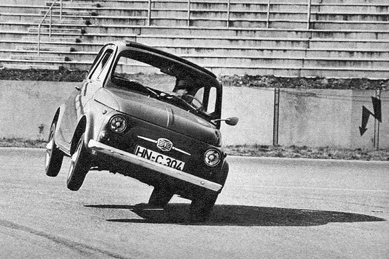 Fiat 500 F (1968) – im Testbericht für "auto motor und sport" kratzt er auf zwei Rädern die Kurve