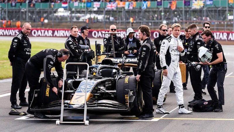 F1 - der Film - Brad Pitt und das Team AXP (© Warnter Brothers)