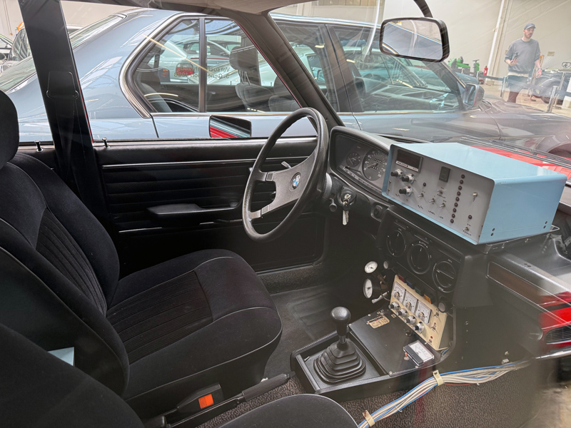 Cockpit des BMW 520/4 von 1975 mit Wasserstoffantrieb (© Bruno von Rotz)