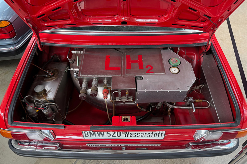 Tank des BMW 520/4 von 1975 mit Wasserstoffantrieb (© Bruno von Rotz)
