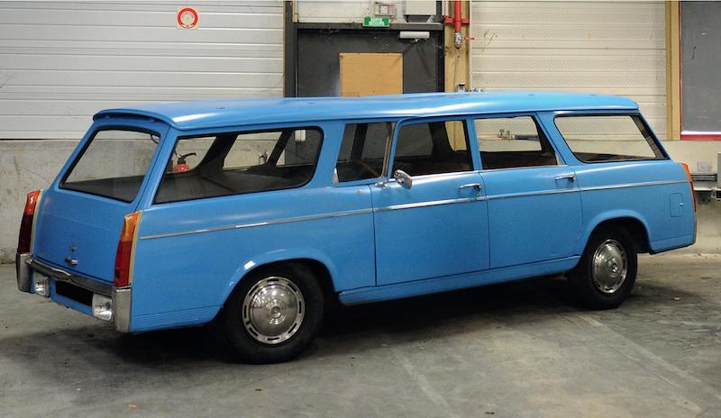 Peugeot 404 Familiale (© Aguttes)