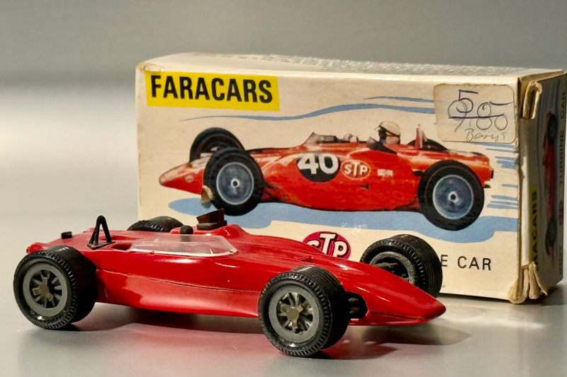 Artikelbild The small, red "Wooshmobile" from the Grand Bazar in Grindelwald