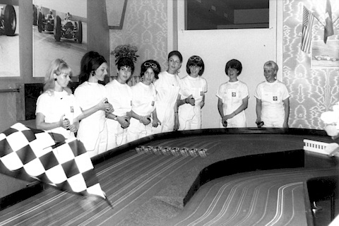 Eröffnung einer Autorennbahn (slotcar racing) in Bern im Jahr 1966