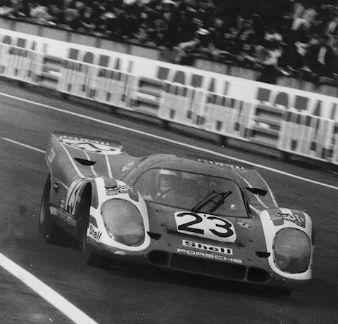 Hans Herrmann gewinnt 1970 die 24 Stunden von Le Mans auf Porsche 917 zusammen mit Attwood