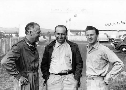 Hans Herrmann mit Karl Kling und Juan Manuel Fangio in Reims 1954