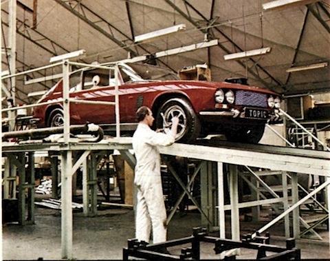 Schlussinspektionen beim Jensen Interceptor