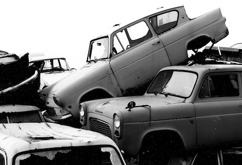 Ein Autofriedhof in Wien im Jahr 1983 - Ford Anglia