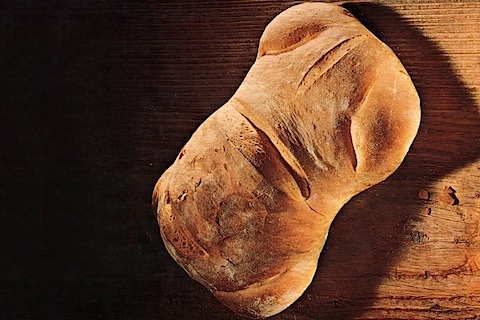 Brot in der Autowerbung - Form des VW Käfers aus Brottteig im Jahr 1970