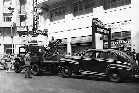 Umfang mit einem Parksünder vor 60 Jahren (1953, © Zwischengas-Archiv)