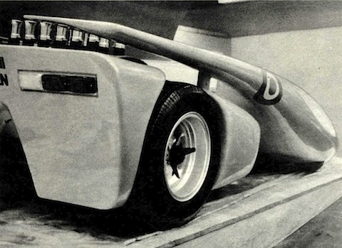 Colani Mittelmotorprototyp für die Kunststoffmesse K71 in Düsseldorf im Jahr 1971 - Heckansicht