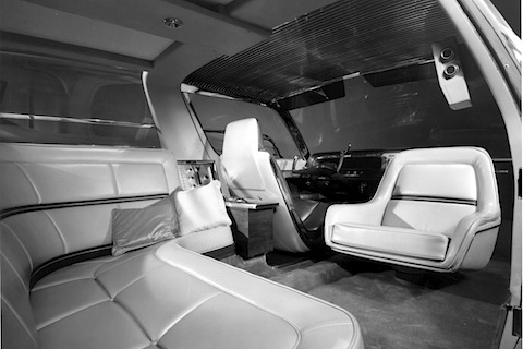 Ford Aurora mit komfortablem Interieur im Jahr 1964