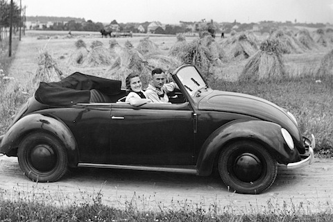 Artikelbild Brems-Nummernbeleuchtung und Preßstoffhörner für den Ur-Käfer im Jahr 1941