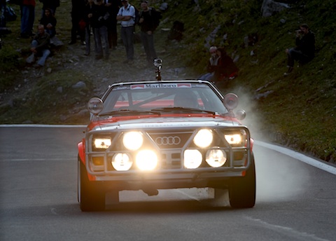 Audi Quattro rallye-mässig unterwegs am Klausenpass