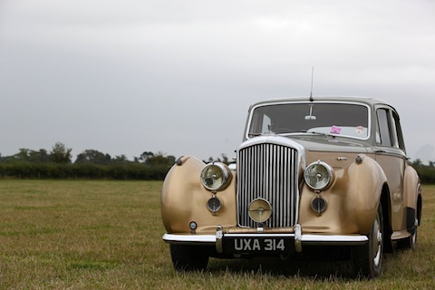 Bentley Limousine auf dem Parkplatz des Goodwood Revivals 2013