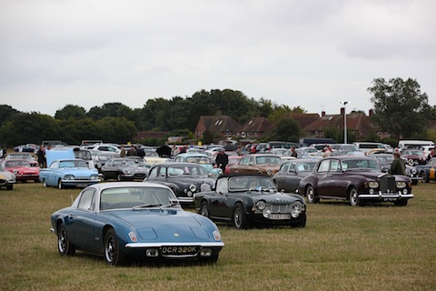 Vielfalt auf dem Parkplatz des Goodwood Revivals 2013