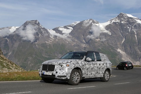 Getarnter SUV auf der Grossglockner Strasse (© Daniel Reinhard)