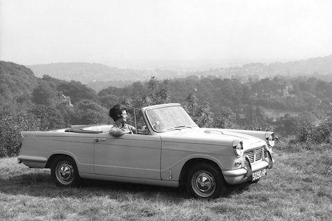 Triumph Herald mit Frau am Steuer im Jahr 1961