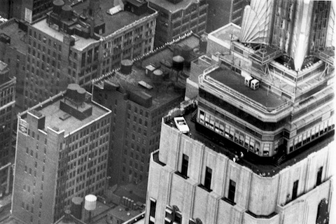 Artikelbild Der Ford Mustang im Personenlift des Empire State Buildings
