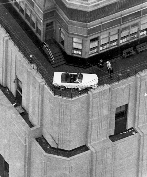 Der Ford Mustang auf dem Empire State Building - angekommen und wieder zusammengesetzt (© Ford Motor Company)