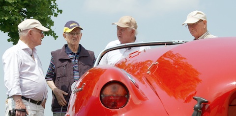 Die vier Enzmann-Brüder bei einem Enzmann-Treff im Film von Jörg Huwyler