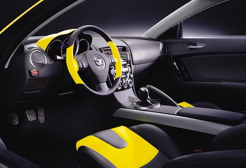 Armaturenbrett des Mazda RX-8 von 2003 (© Mazda)