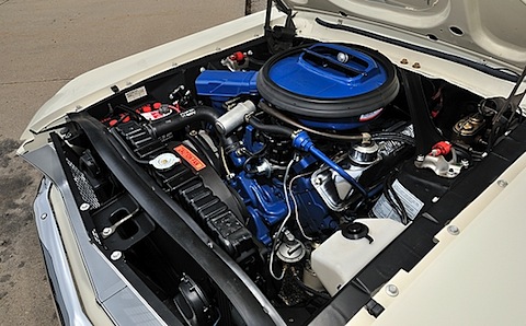 Blick in den Motorraum des Ford Mustang Tasca von 1968