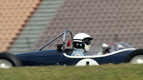 Mit offenem Helm im Lotus 18