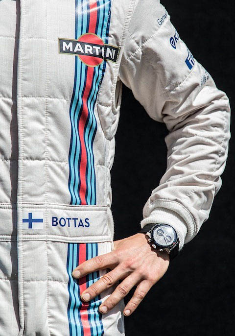 Bottas Rennanzug mit Martini-Farben für das Jahr 2014 (© Daniel Reinhard)