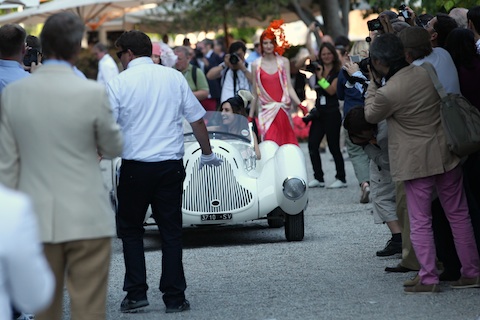 Alfa Romeo 6C 1750 Aprile bei der Übergabe der Coppa d'Oro