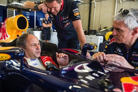 Gerhard Berger im modernen Red Bull Formel 1 im Jahr 2014 (© Daniel Reinhard)