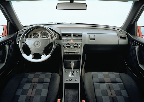 Interieur des Mercedes Benz C 36 1993 (© Daimler AG)