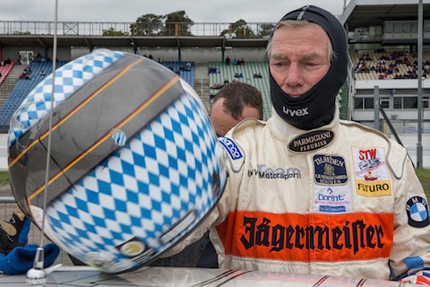 Prinz Leopold von Bayern bereitet sich auf die Fahrt im DTM-635 am Norisring vor (© Daniel Reinhard)