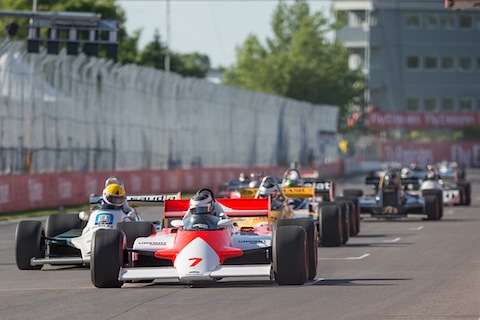 Artikelbild Show run under floodlights