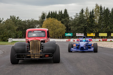Artikelbild Die süchtigmachende Fahrt im “Legend Car”