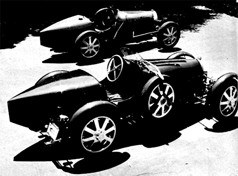 Molsheim II vorne und Bugatti 35 (Original) hinten