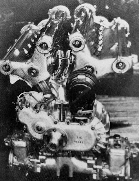 Der Zwölfzylinder-Motor des Alfa Romeo 412 mit Kompressor